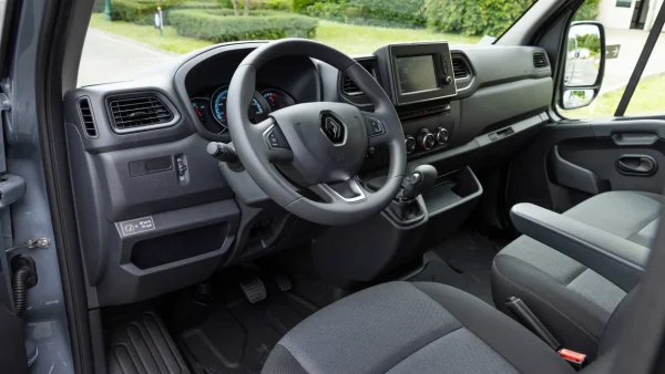 Renault Master Utility Van - Image 2