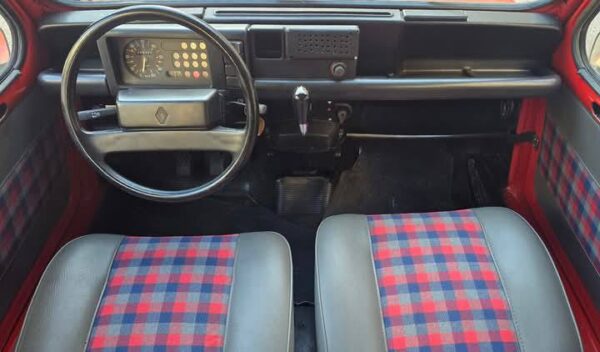 Renault 4 - Image 2